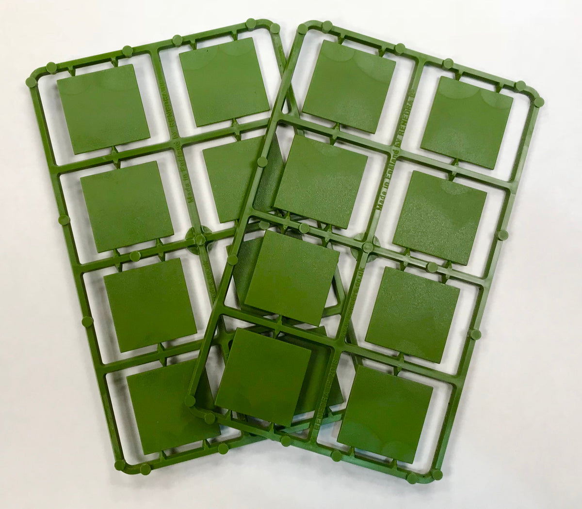 Renedra - Bases: 30 x 30mm (16)